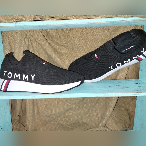 WOMEN'S TOMMY HILFIGER ARIZEL SNEAKERS - Picture 3 of 4